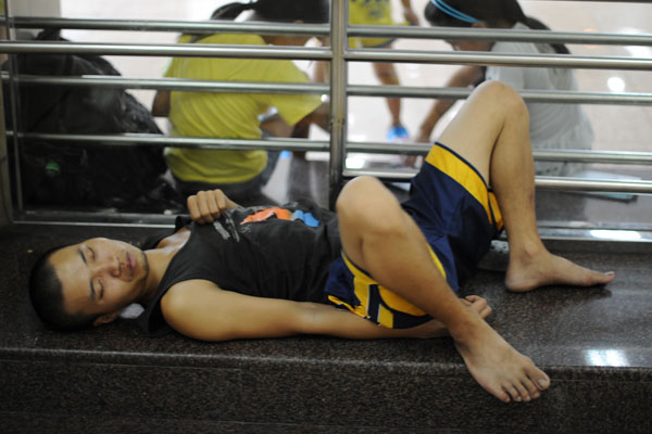 Shanghai Tourist Mission: Serious sleep stance